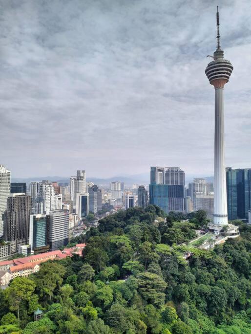 Klcc Towerviewsty5Pax At Ceylonzsuites Kuala Lumpur Exterior photo